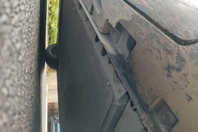 Used Rising R7 2022 Long-Range Advanced Edition Chassis Front Right