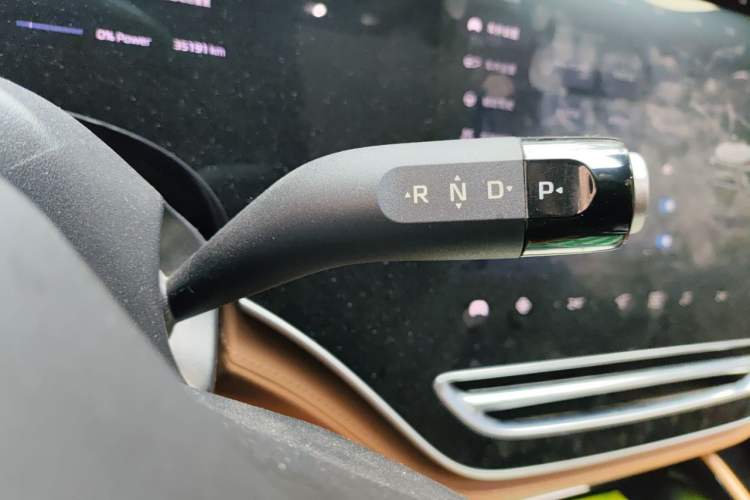 Used Rising R7 2022 Long-Range Advanced Edition Gear Lever