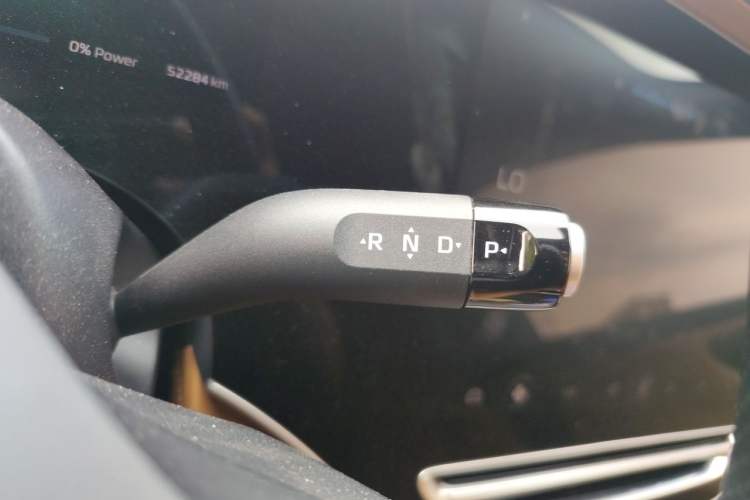 Used Rising R7 2022 Long-Range Advanced Edition Gear Lever