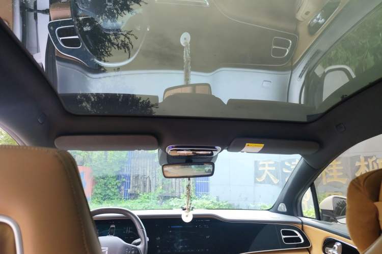 Used Rising R7 2022 Long-Range Advanced Edition Headliner