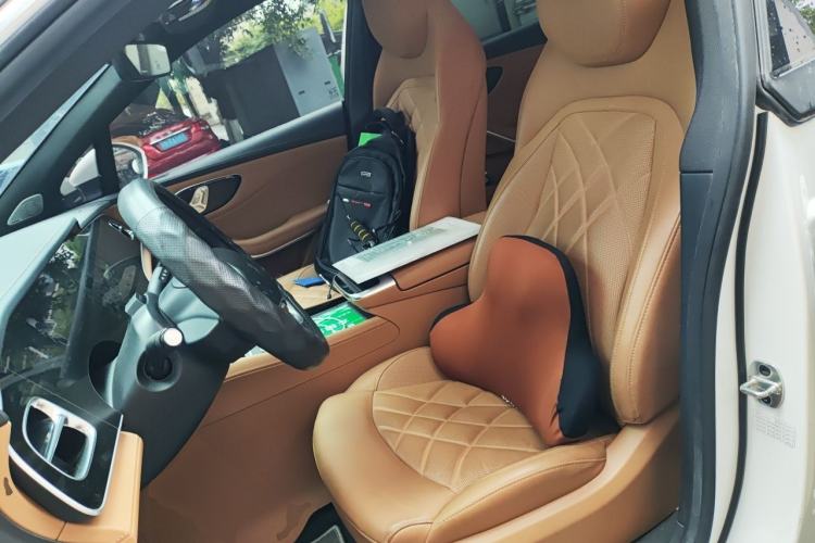 Used Rising R7 2022 Long-Range Advanced Edition Left Front Seat
