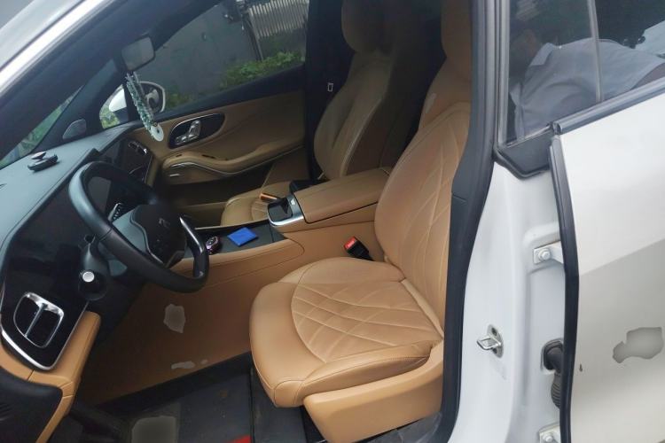 Used Rising R7 2022 Long-Range Advanced Edition Left Front Seat