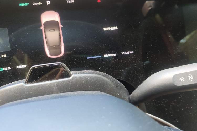 Used Rising R7 2022 High-Performance Advanced Edition Odometer Close Up