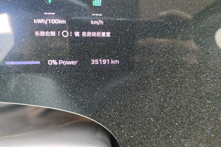 Used Rising R7 2022 Long-Range Advanced Edition Odometer Close Up