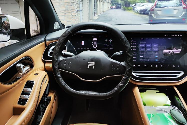 Used Rising R7 2022 Long-Range Advanced Edition Steering Wheel
