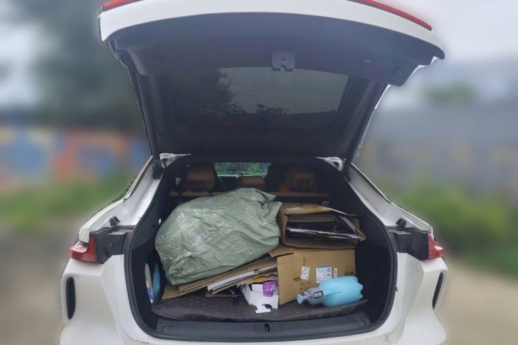 Used Rising R7 2022 Long-Range Advanced Edition Trunk