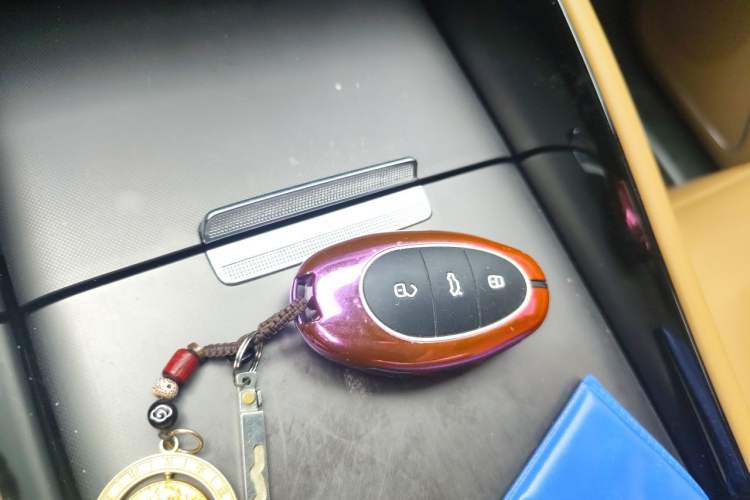 Used Rising R7 2022 Long-Range Advanced Edition Vehicle Key