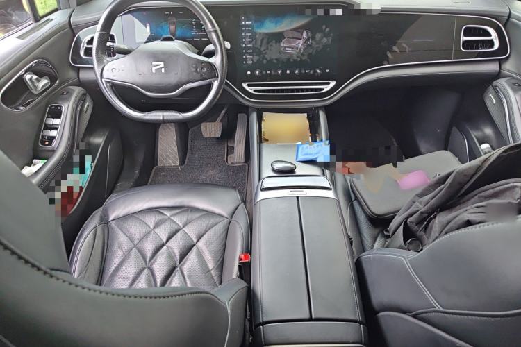 Used Rising R7 2022 Long-Range Advanced Edition Center Console