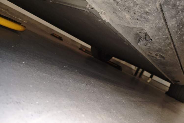 Used Rising R7 2022 Long-Range Advanced Edition Chassis Front Left