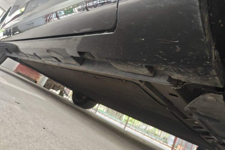 Used Rising R7 2022 Long-Range Advanced Edition Chassis Front Right
