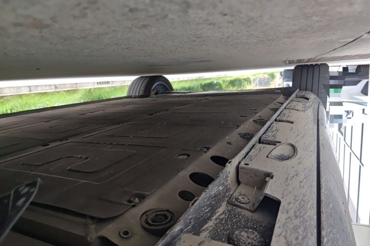 Used Rising R7 2022 Long-Range Advanced Edition Chassis Front Right