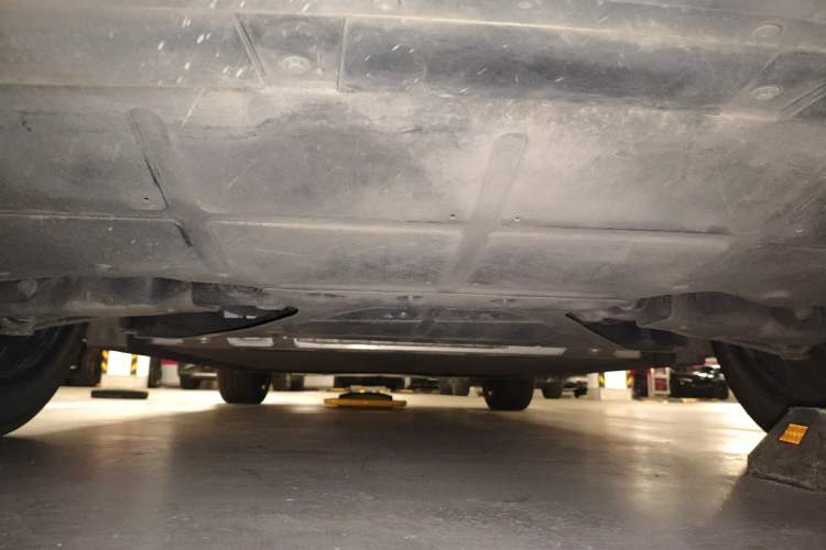 Used Rising R7 2022 Long-Range Advanced Edition Chassis Rear