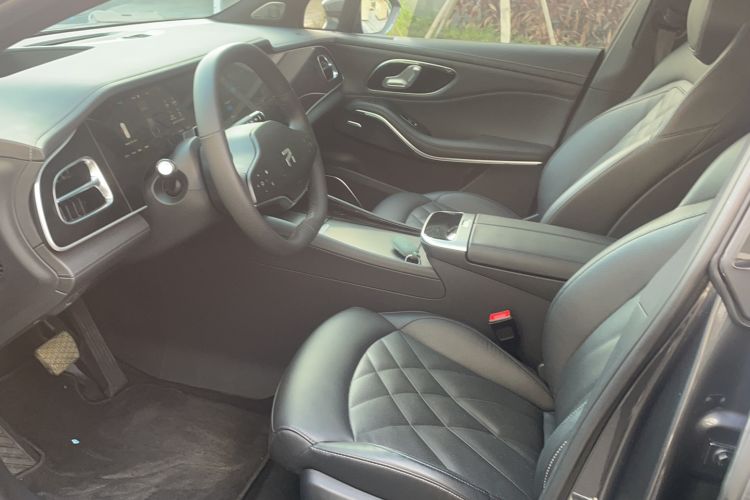 Used Rising R7 2022 Long-Range Advanced Edition Driver Seat