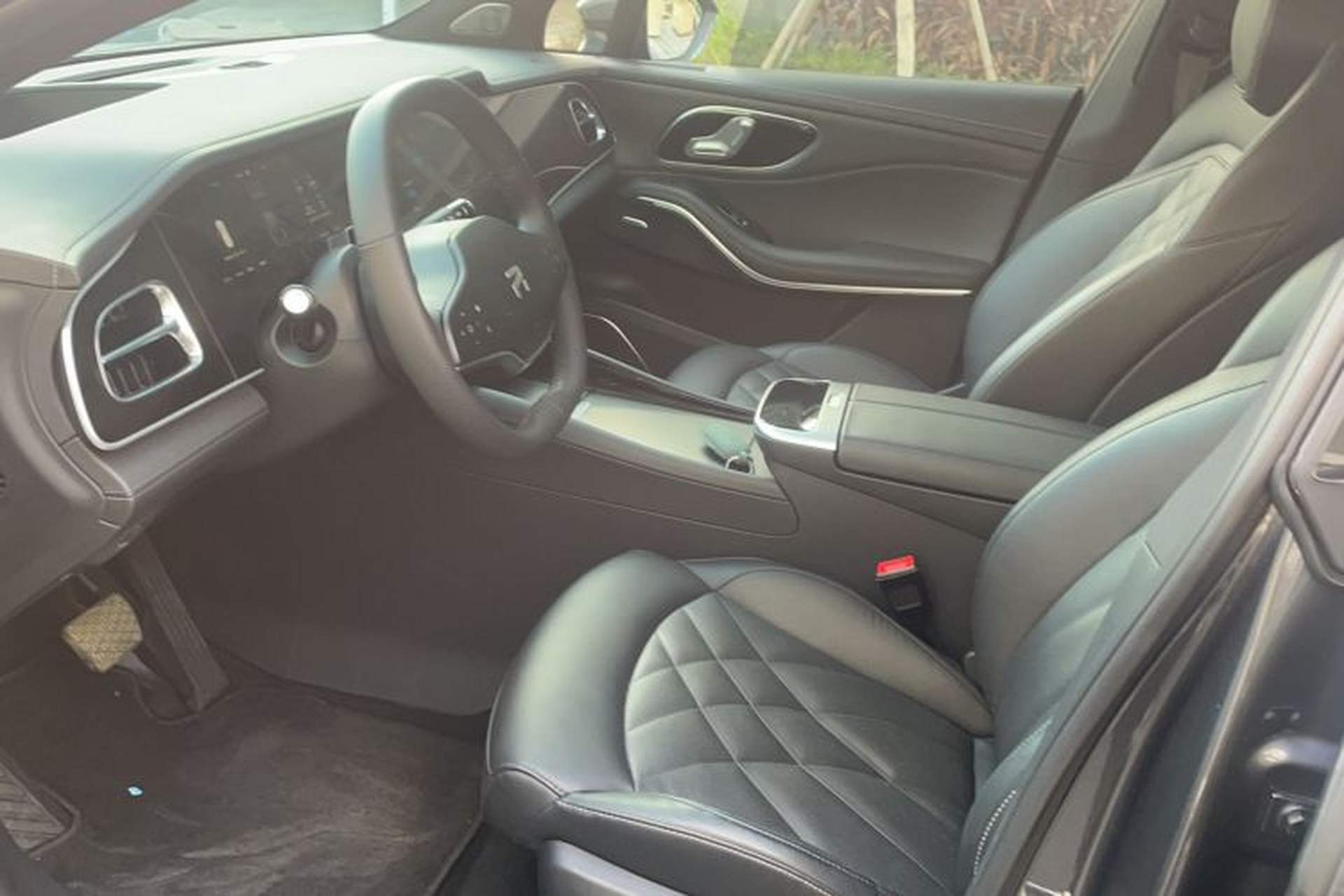 Used Rising R7 2022 Long-Range Advanced Edition Driver Seat