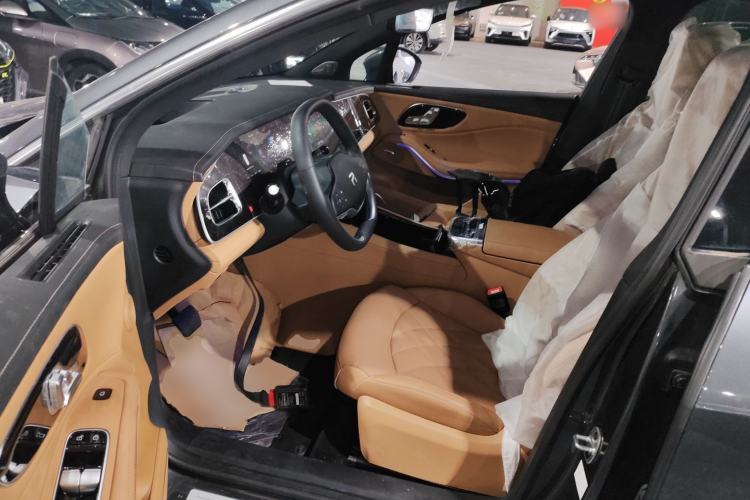 Used Rising R7 2022 Long-Range Advanced Edition Driver Seat