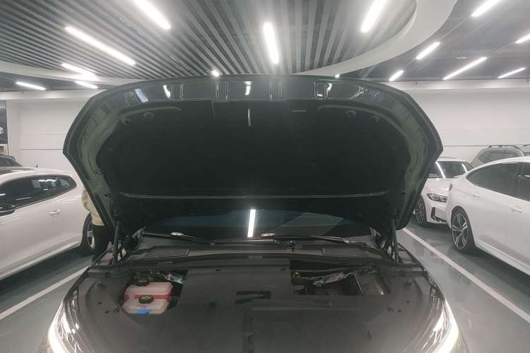 Used Rising R7 2022 Long-Range Advanced Edition Engine Bay