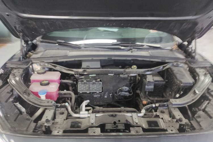 Used Rising R7 2022 Standard Advanced Version Engine Bay
