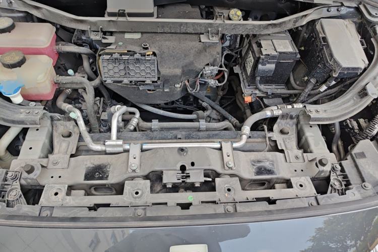 Used Rising R7 2022 Long-Range Advanced Edition Engine Bay