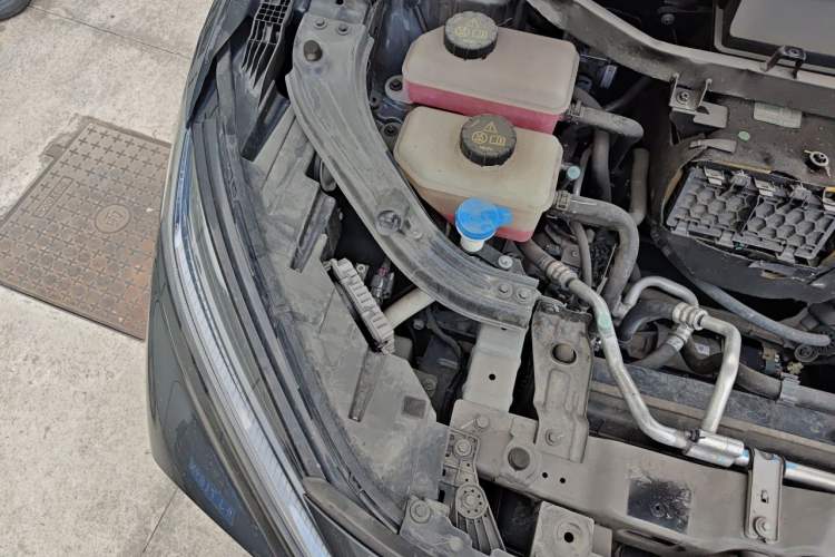 Used Rising R7 2022 Long-Range Advanced Edition Engine Bay Right