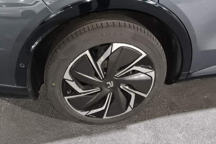 Used Rising R7 2022 Long-Range Advanced Edition Exterior 8