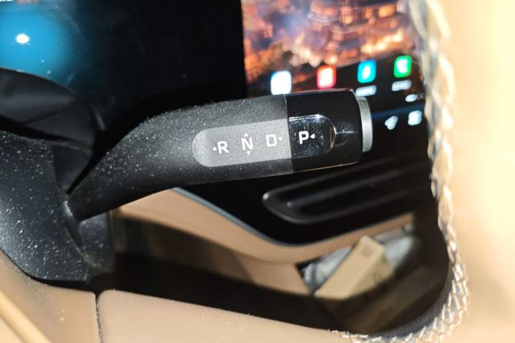 Used Rising R7 2022 Long-Range Advanced Edition Gear Lever