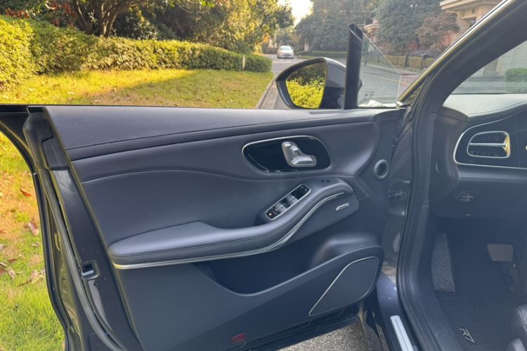 Used Rising R7 2022 Flagship Advanced Edition Interior 1