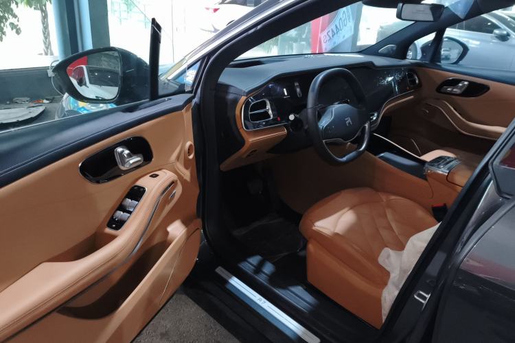 Used Rising R7 2022 Long-Range Advanced Edition Interior 3