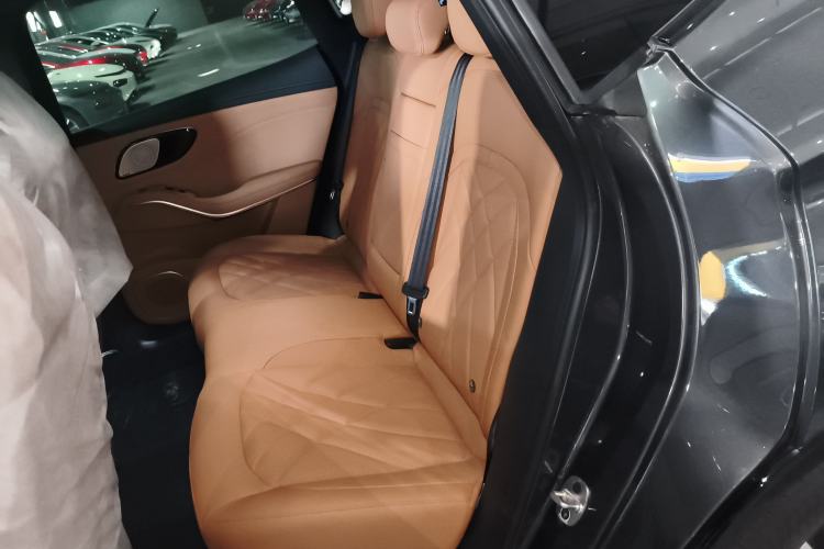 Used Rising R7 2022 Long-Range Advanced Edition Interior 4