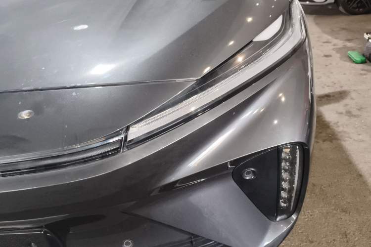 Used Rising R7 2022 Long-Range Advanced Edition Left Front Headlight