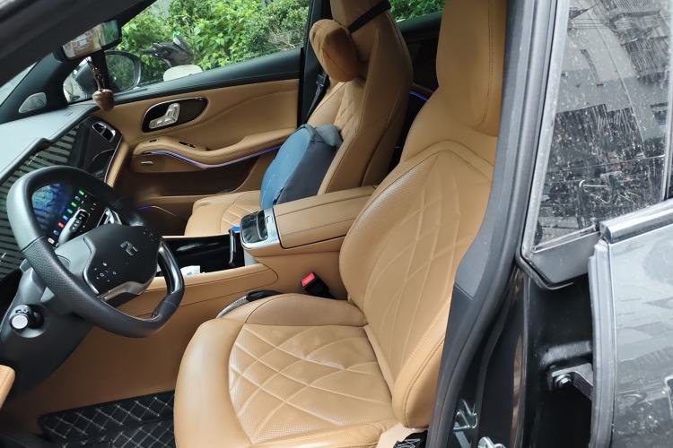 Used Rising R7 2022 Long-Range Advanced Edition Left Front Seat