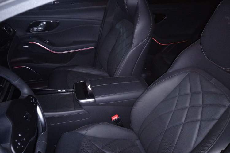 Used Rising R7 2022 Flagship Advanced Edition Left Front Seat