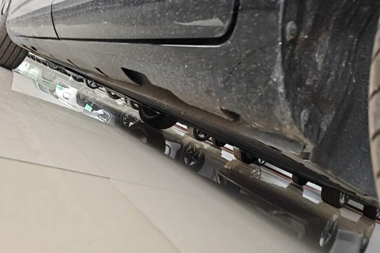 Used Rising R7 2022 Flagship Advanced Edition Left Side Sill