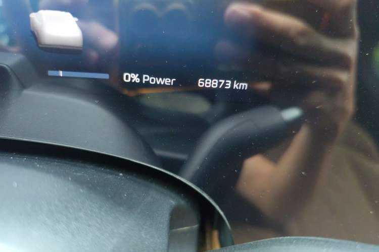Used Rising R7 2022 Flagship Advanced Edition Odometer Close Up