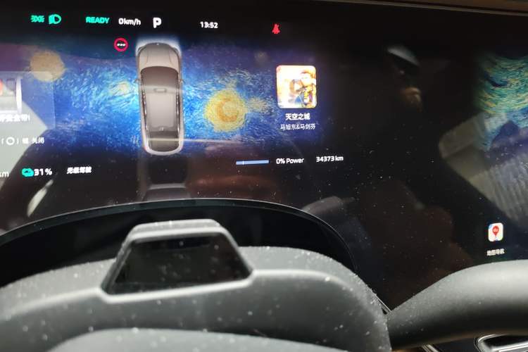 Used Rising R7 2022 Long-Range Advanced Edition Odometer Close Up