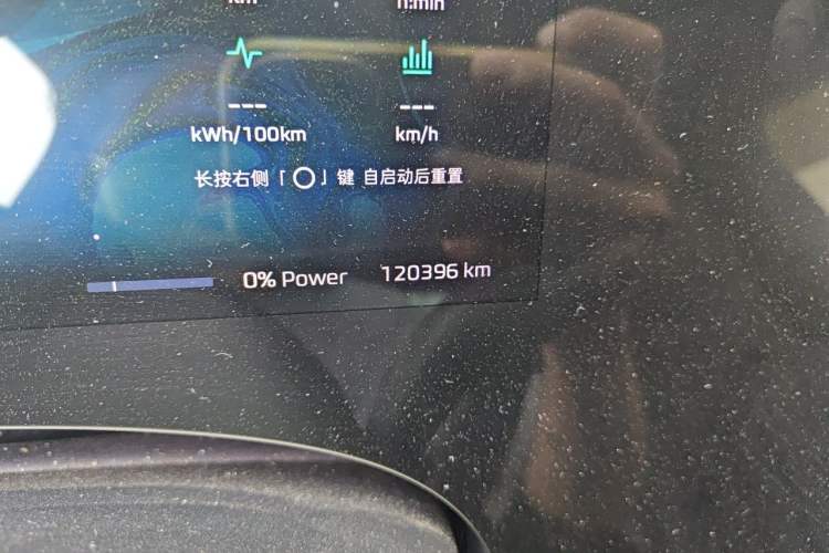 Used Rising R7 2022 Long-Range Advanced Edition Odometer Close Up