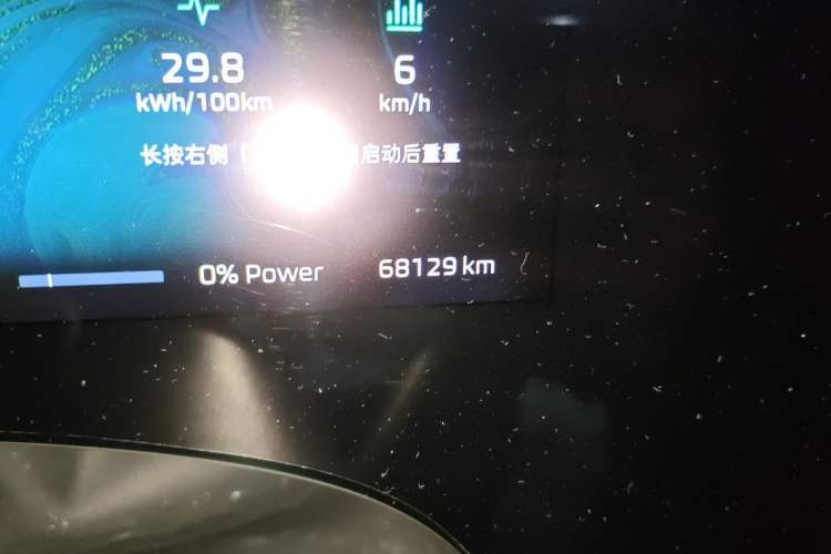 Used Rising R7 2022 Flagship Advanced Edition Odometer Close Up