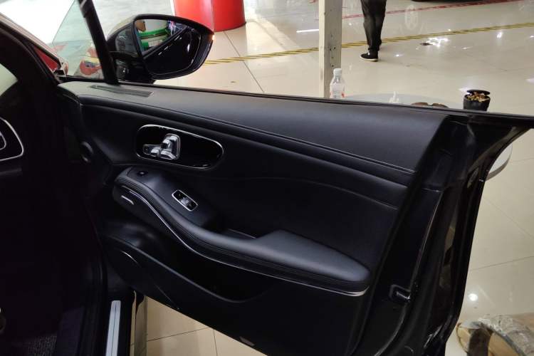 Used Rising R7 2022 Standard Advanced Version Right Front Door Interior