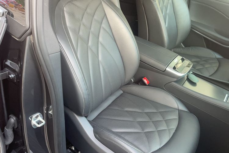Used Rising R7 2022 Long-Range Advanced Edition Right Front Seat
