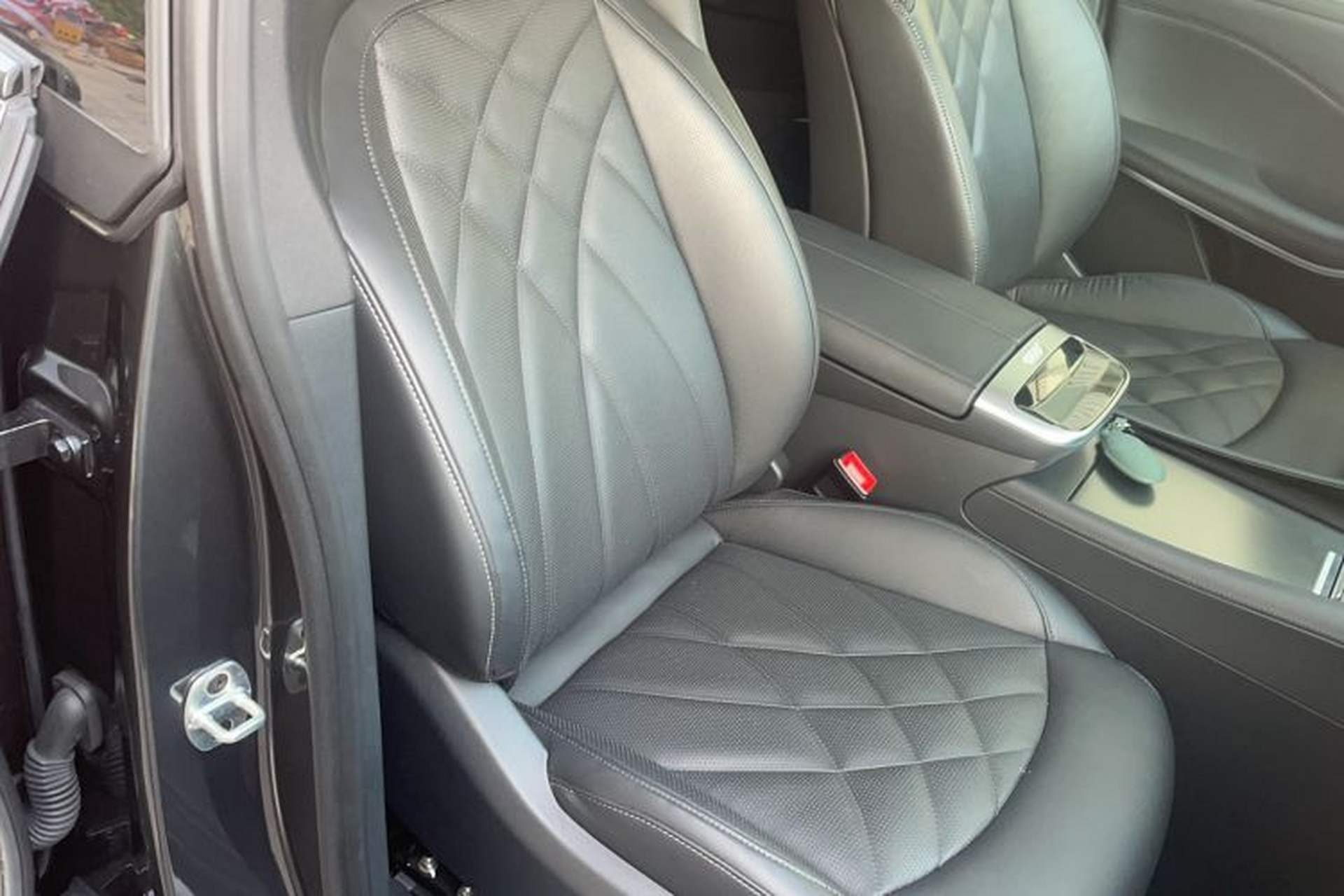 Used Rising R7 2022 Long-Range Advanced Edition Right Front Seat