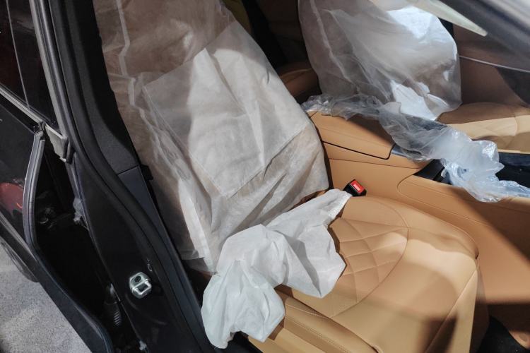 Used Rising R7 2022 Long-Range Advanced Edition Right Front Seat