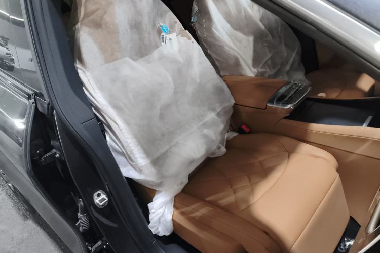 Used Rising R7 2022 Long-Range Advanced Edition Right Front Seat