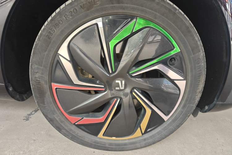 Used Rising R7 2022 Long-Range Advanced Edition Right Front Wheel Hub