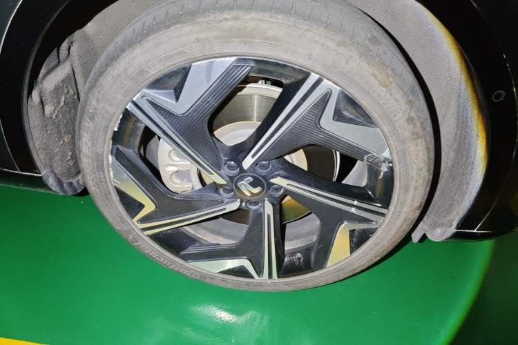 Used Rising R7 2022 Flagship Advanced Edition Right Front Wheel Hub