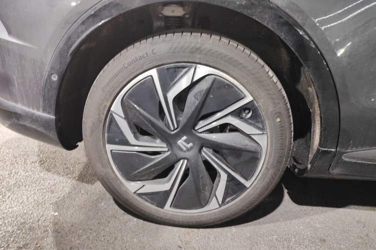 Used Rising R7 2022 Long-Range Advanced Edition Right Rear Wheel Hub