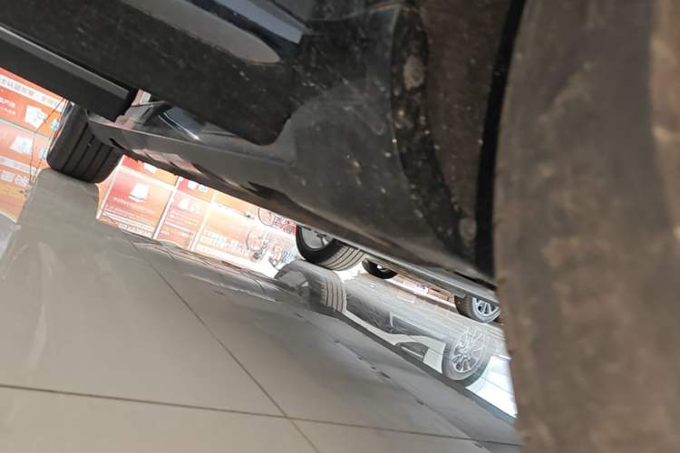 Used Rising R7 2022 Flagship Advanced Edition Right Side Sill