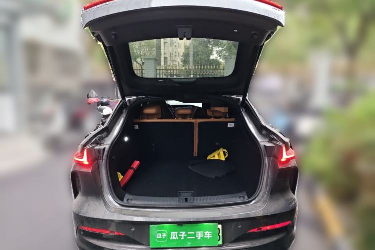 Used Rising R7 2022 Long-Range Advanced Edition Trunk