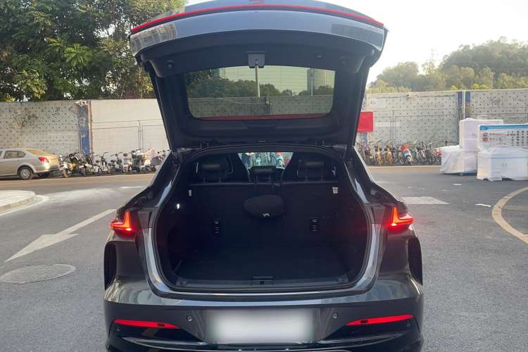 Used Rising R7 2022 Long-Range Advanced Edition Trunk