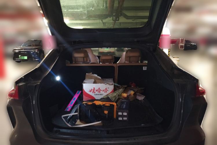 Used Rising R7 2022 Long-Range Advanced Edition Trunk