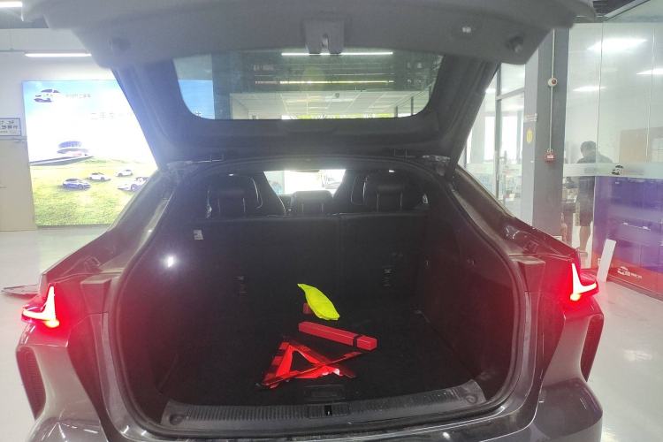 Used Rising R7 2022 Standard Advanced Version Trunk