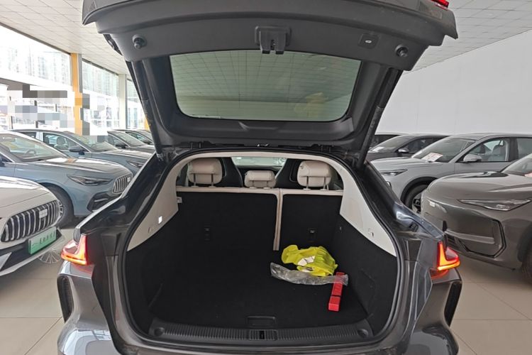 Used Rising R7 2022 Flagship Advanced Edition Trunk
